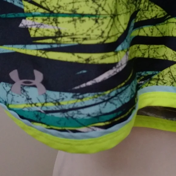 Under Armour Women’s Semi-fit Athletic Heat Gear Running Shorts - Picture 3 of 5